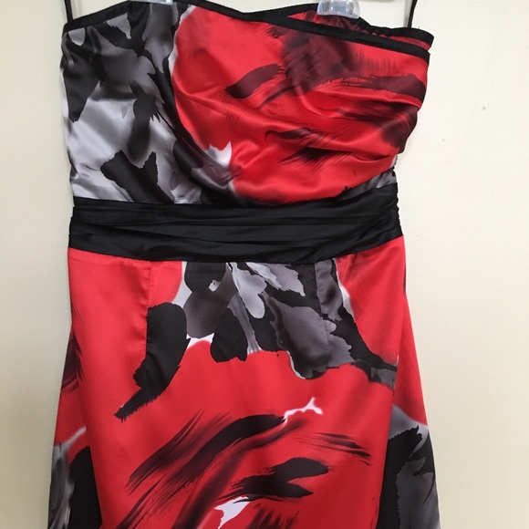 The Limited strapless dress. Ladies size 2🌹 - Picture 3 of 8